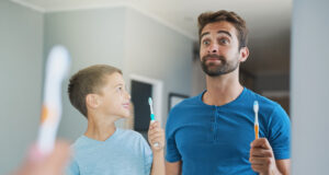 Pourquoi se brosser les dents le soir est bon pour la santé ?
