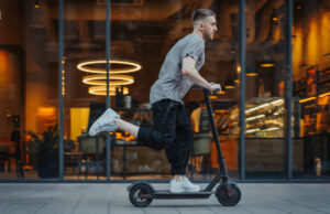Trottinettes électriques : des accidents aussi graves qu’en moto