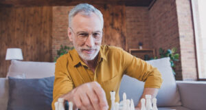 Jouer aux échecs ou faire des mots croisés réduit le risque de démence