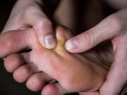 5 remèdes naturels pour soigner les cors aux pieds douloureux