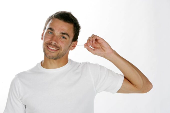 Coton tige : pourquoi il faut éviter de l’utiliser ?