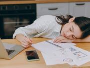 Fatigué après avoir mangé ? On vous explique les raisons