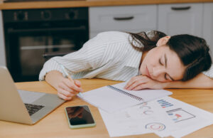 Fatigué après avoir mangé ? On vous explique les raisons