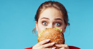 Cholestérol : Quels sont les aliments à eviter pour limiter vos apports en acide gras trans ?