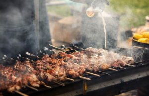 Barbecue : Cancer, infections bactériennes… Le danger de la cuisson à la flamme.