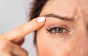 Paupière qui tremble (fasciculation) : causes et solutions