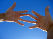 Craquer ses doigts : quels sont les effets sur notre santé ?