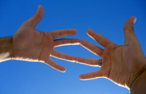 Craquer ses doigts : quels sont les effets sur notre santé ?