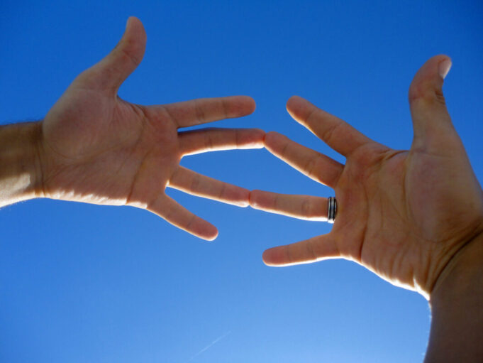 Craquer ses doigts : quels sont les effets sur notre santé ?