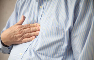 Brûlures d’estomac : Évitez ces 5 aliments pour vous sentir mieux