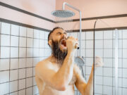 Combien de fois faut-il se laver par semaine selon les experts ?