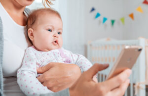 Bébé : retard de développement à cause des écrans