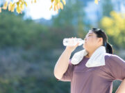 Boire de l’eau pour maigrir, ça marche vraiment ?