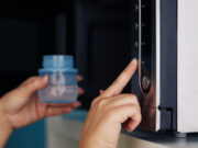 Selon les scientifiques, chauffer du plastique au micro-ondes est néfaste pour la santé