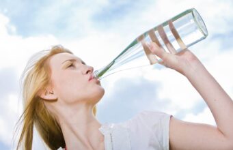 Boire beaucoup d’eau peut-il nuire à votre santé ?