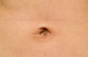 Nos conseils pour bien nettoyer son nombril, partie la plus sale de votre corps