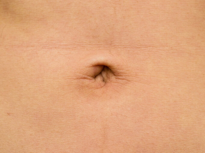 Nos conseils pour bien nettoyer son nombril, partie la plus sale de votre corps