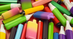 Tabac : interdiction des cigarettes électroniques jetables (puffs)