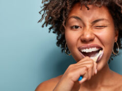 Voilà pourquoi il ne faut pas se rincer la bouche après s’être lavé les dents