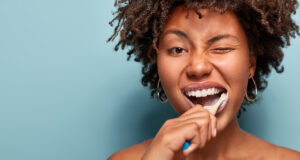 Voilà pourquoi il ne faut pas se rincer la bouche après s’être lavé les dents