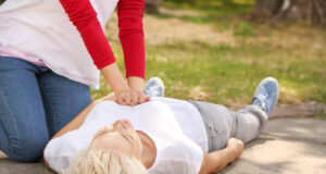 Crise cardiaque : les femmes sont moins susceptibles de recevoir un massage cardiaque
