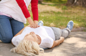 Crise cardiaque : les femmes sont moins susceptibles de recevoir un massage cardiaque