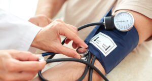 Hypertension : le nombre qui en souffre a doublé