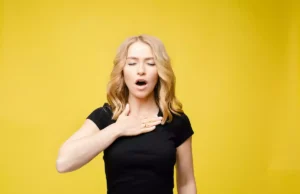 Angine de poitrine : les symptômes qui doivent vous inquiéter