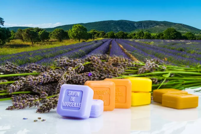 Pourquoi le savon de Marseille est-il si populaire en France ?