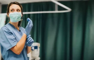 Covid-19 : obligation du port du masque rétablie dans les hôpitaux