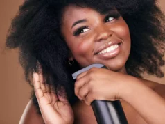 Cheveux : les produits lissants bientôt interdits ?