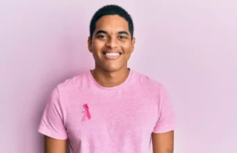 Octobre rose : les hommes sont-ils aussi à risque face au cancer du sein ?
