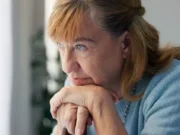 Maladie d’Alzheimer : le premier signe précoce à surveiller