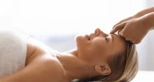 5 points de pression à masser pour apaiser les douleurs migraineuses