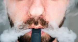 Pourquoi les « puffs » vont-elles être interdites en France ?