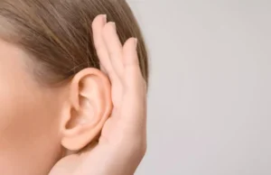 Baisse de l’audition : un signe inattendu qui doit vous alerter