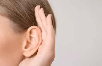 Baisse de l’audition : un signe inattendu qui doit vous alerter
