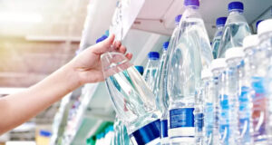 Eau en bouteille : 100 fois plus de nanoparticules de plastique