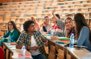 Chaque année passée à l’école augmente l’espérance de vie, disent les experts