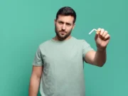 Arrêter la cigarette avant 40 ans offre la même espérance de vie qu’un non-fumeur