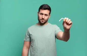 Arrêter la cigarette avant 40 ans offre la même espérance de vie qu’un non-fumeur