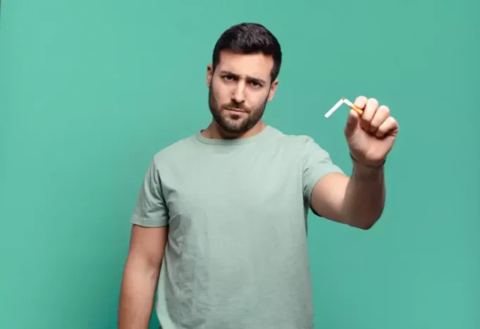 Arrêter la cigarette avant 40 ans offre la même espérance de vie qu’un non-fumeur