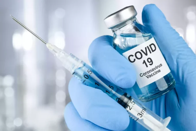 Vaccins anti-Covid : une vaste étude confirme le lien avec certains problèmes de santé
