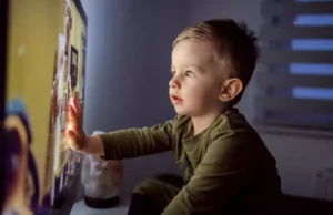 Les écrans interdits aux moins de 3 ans ?