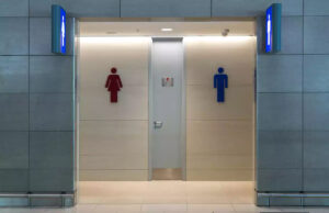 S’asseoir sur des toilettes publiques, est-ce vraiment risqué ?