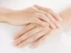 Si cette anomalie se développe sur plusieurs ongles, elle peut être le signe d’une tumeur