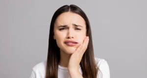 Quels sont les facteurs de risque d’un abcès dentaire ?