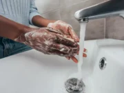 Cancer de la peau : un adolescent de 15 ans invente un savon qui le soigne