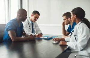 Les infirmiers, kinésithérapeutes et opticiens voient leurs nouvelles missions, selon plusieurs décrets parus au Journal Officiel