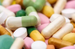 Les médicaments périmés gardent 90% d’efficacité, affirme une étude